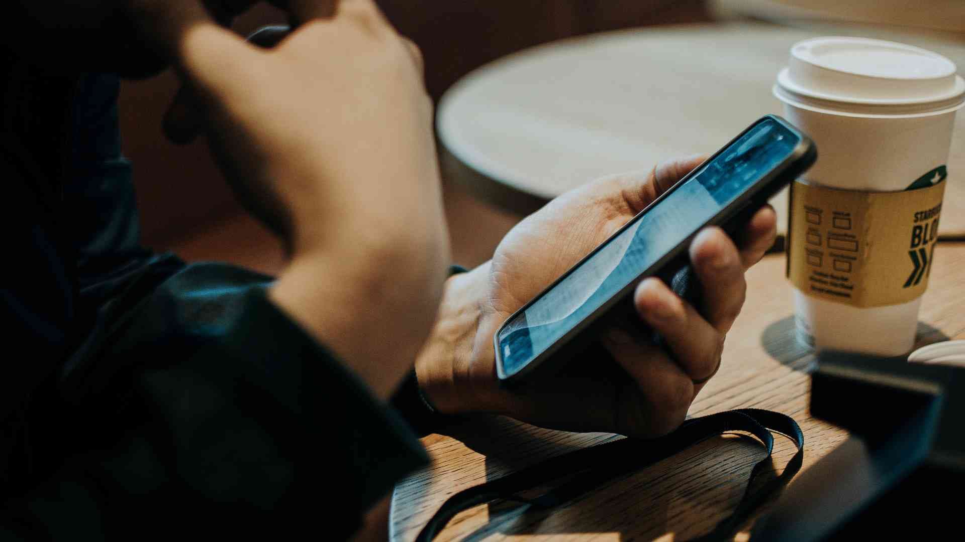 Akademisi dan Peneliti Bahas Pro Kontra Investasi Digital China di Indonesia dalam Seminar FSI
